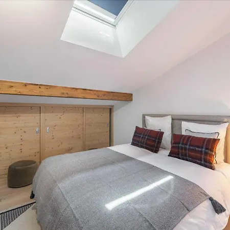 4 Bedroom Duplex With Large Balcony And Parking Megeve