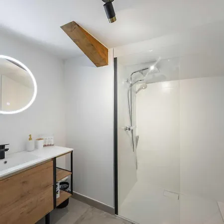 Apartment 4 Bedroom Duplex With Large Balcony And Parking Megeve